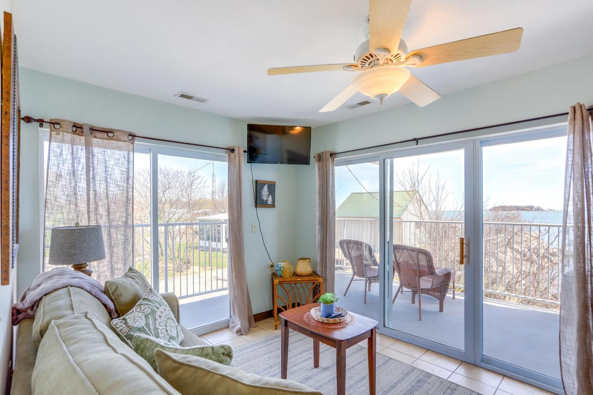 Waterfront Bass Island Retreat With Balcony And Tv Apartment Put-in-Bay Exterior photo