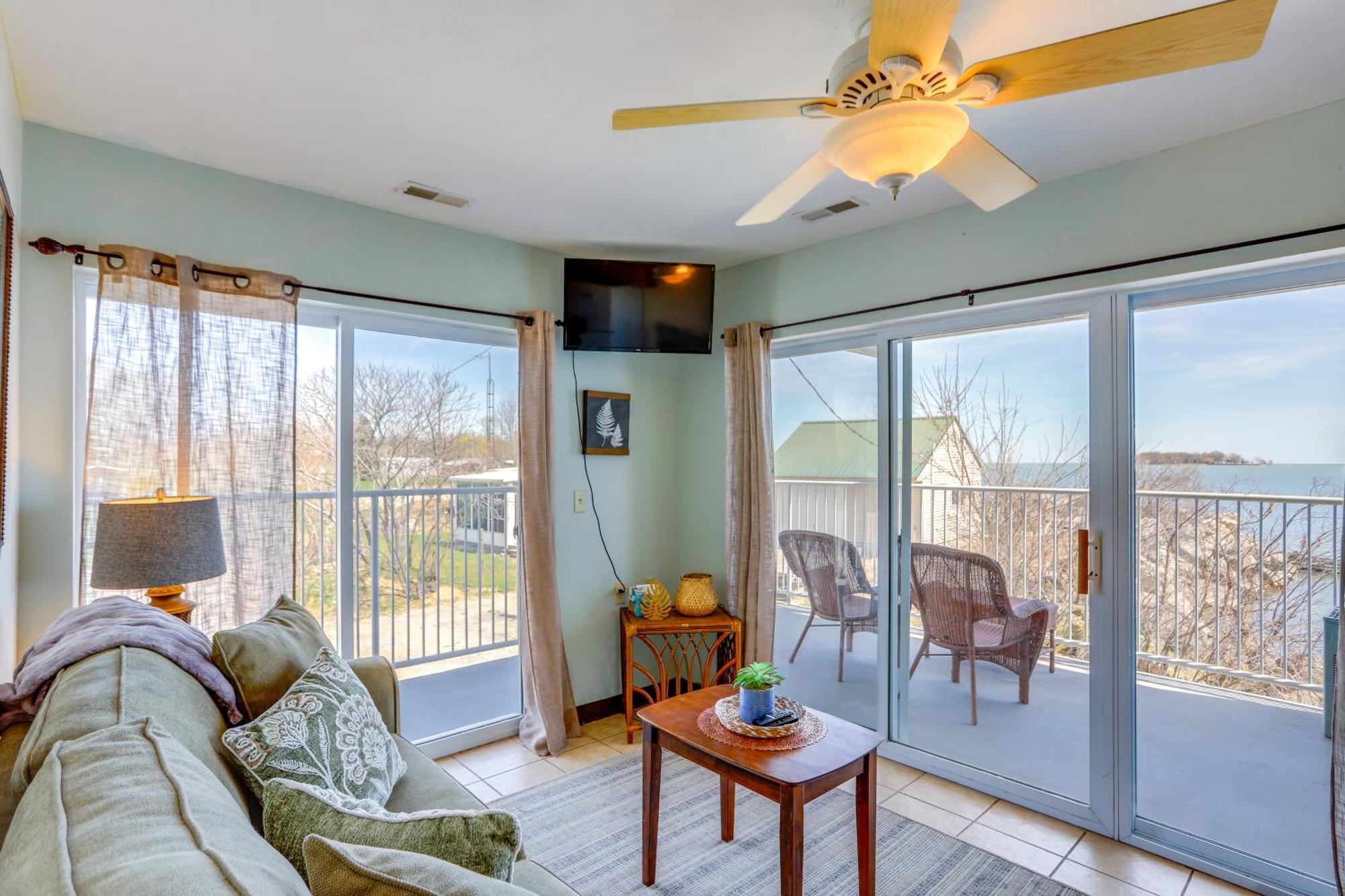 Waterfront Bass Island Retreat With Balcony And Tv Apartment Put-in-Bay Exterior photo