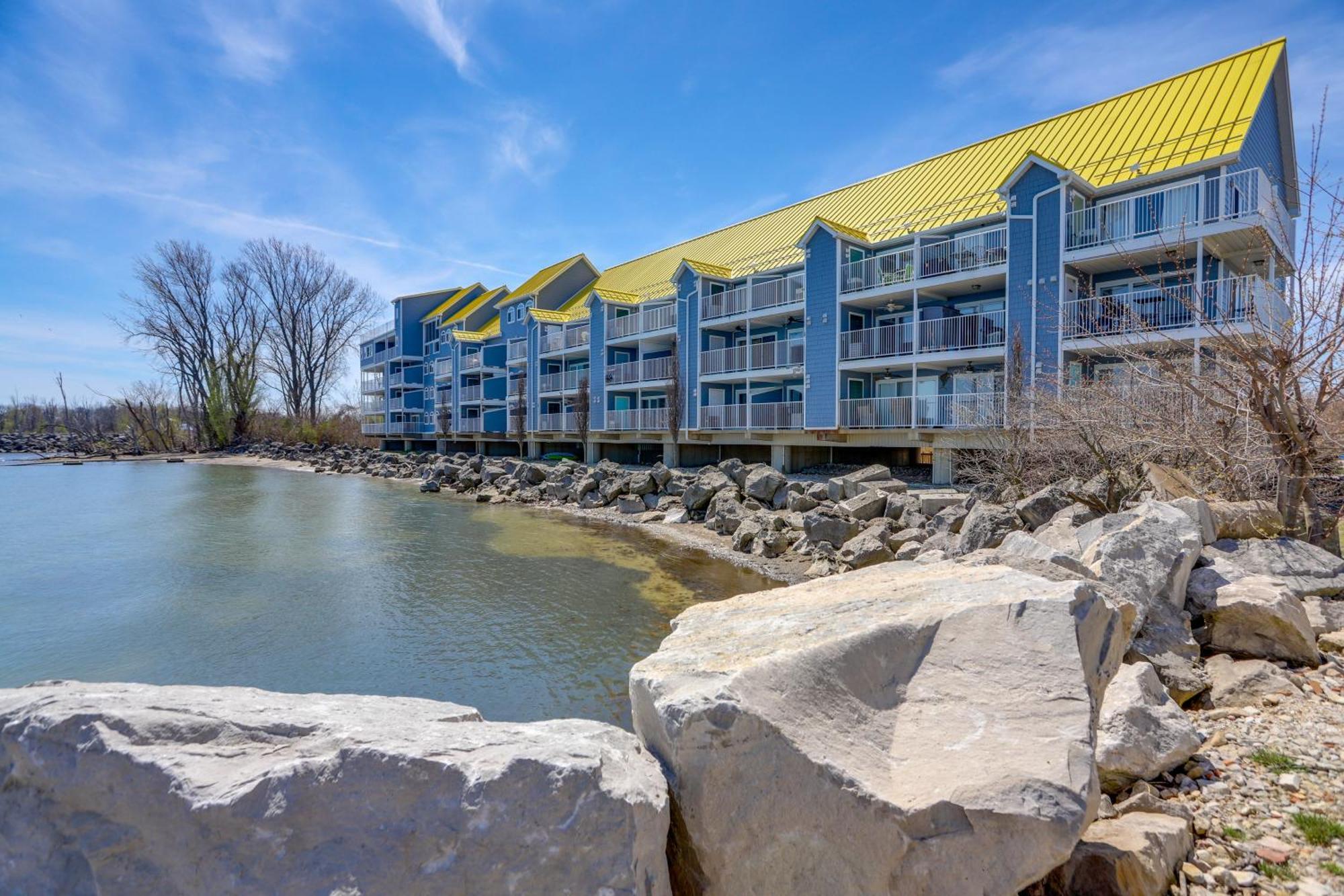 Waterfront Bass Island Retreat With Balcony And Tv Apartment Put-in-Bay Exterior photo