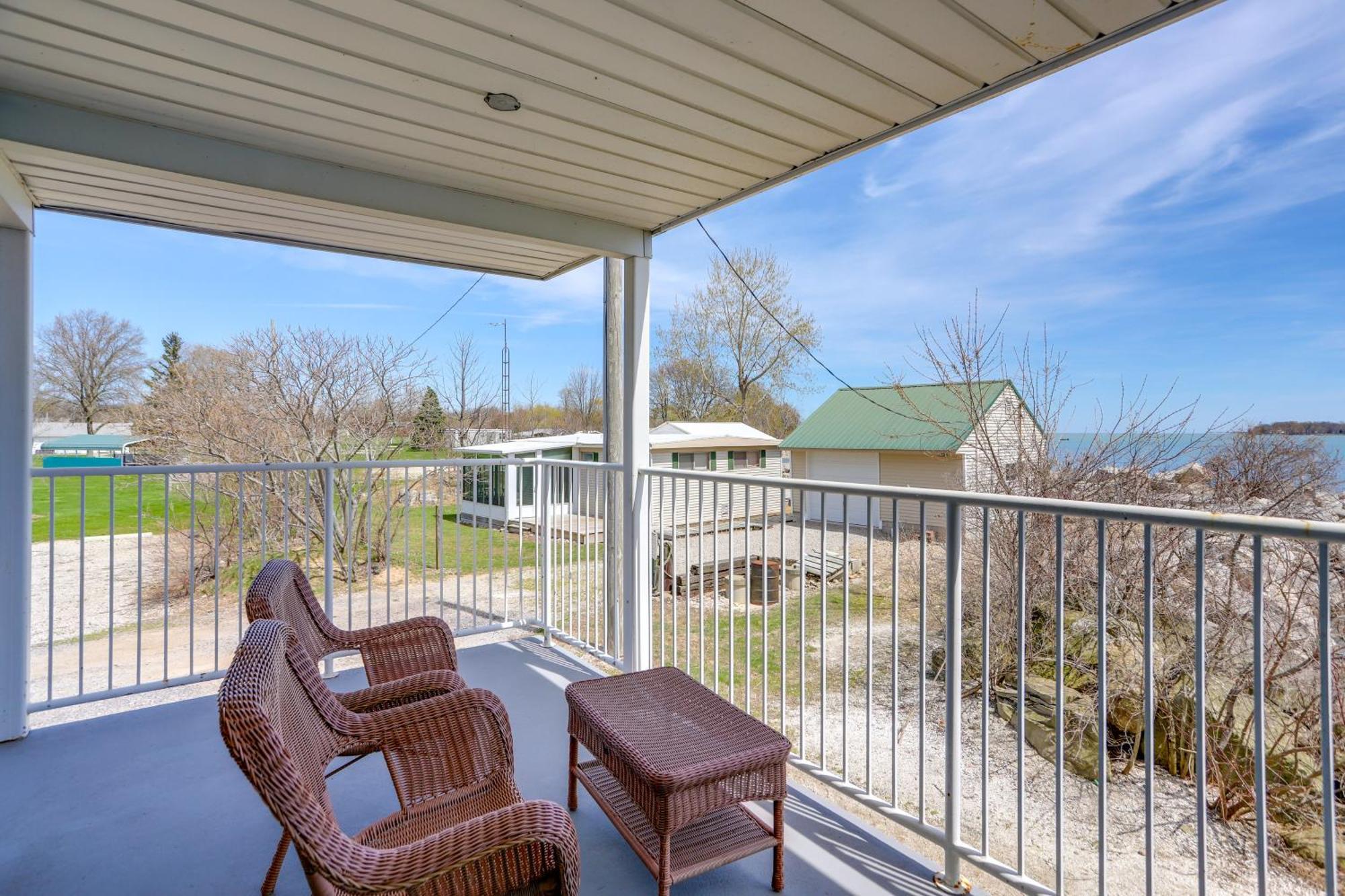 Waterfront Bass Island Retreat With Balcony And Tv Apartment Put-in-Bay Exterior photo